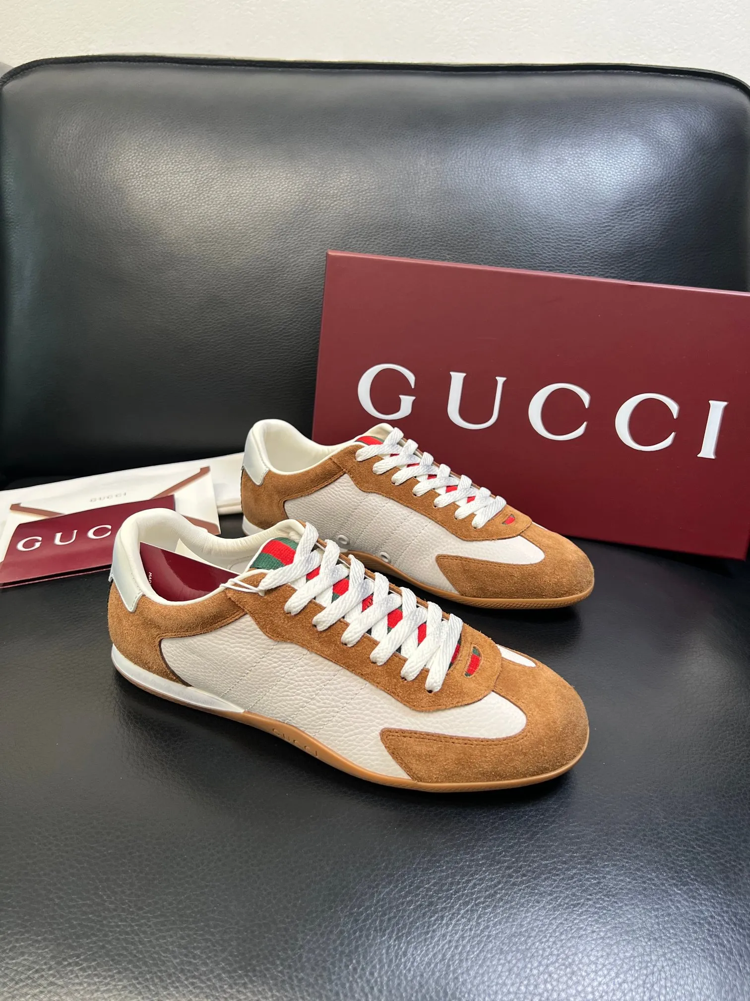 P420 new men's shoes GUCCI [Lightning] latest shoes are shipped. Original quality, fashionable, special materials, inner mesh, brand new packaging. The foot feels super comfortable and the workmanship is impeccable. Size: 38-45